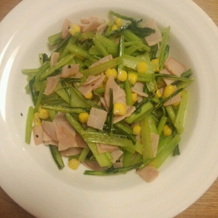 子供大すきコーン入り 小松菜とハムの炒め物 レシピ 作り方 By Koko0730 楽天レシピ